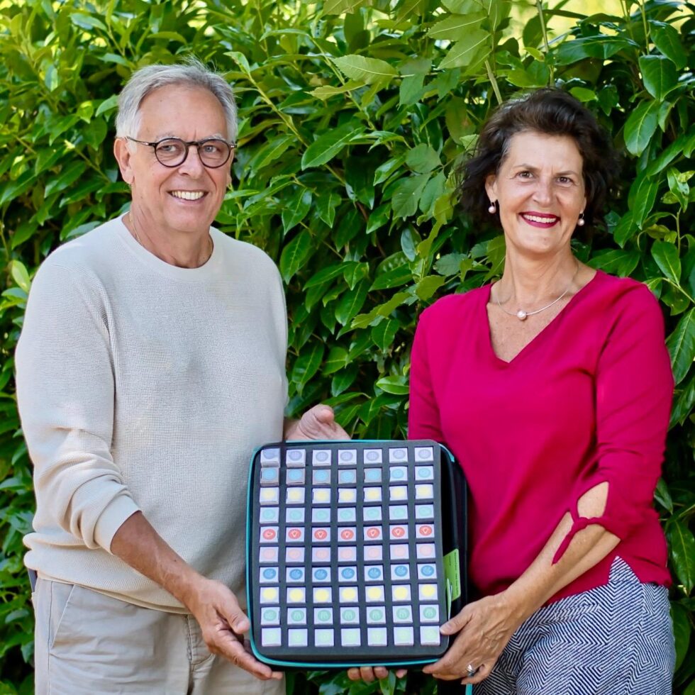 Marianne Fuhrer und Hans Peter Steffen mit dem aromuli® Sortimentskoffer
